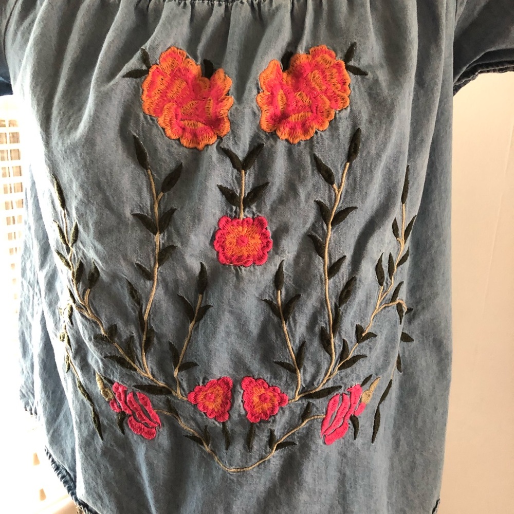 Francesca’s Top - Picture 2 of 4